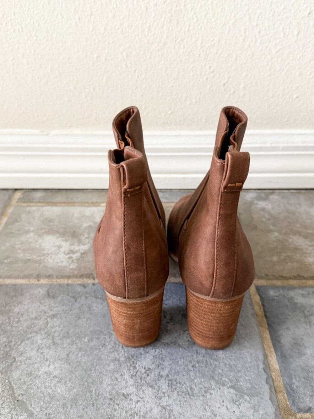 Madden Girl Brown Ankle Booties Block Heel Chelsea Boots Women’s 8.5 - Picture 4 of 8